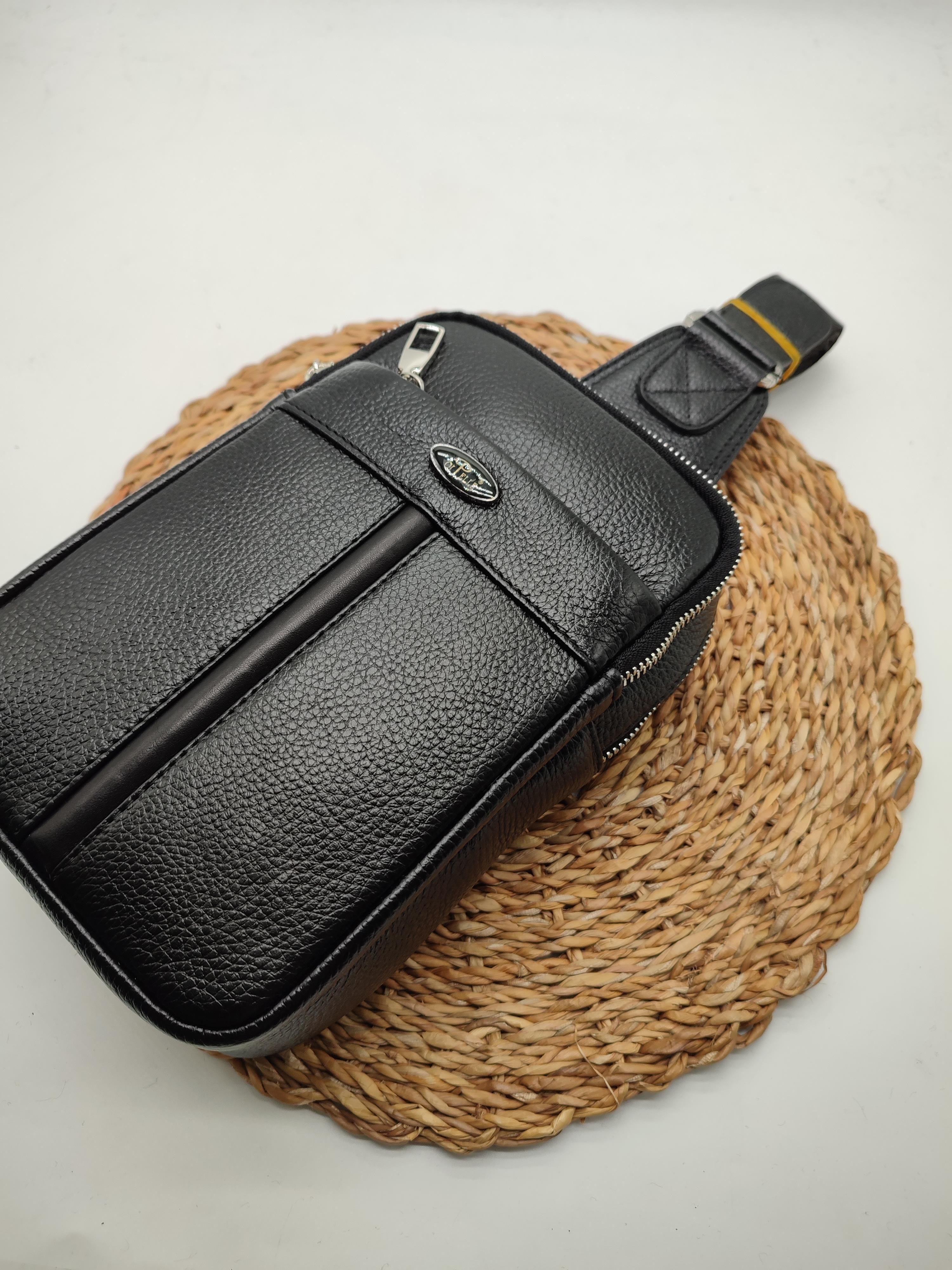 Siyah Renk Büyük Boy Deri Göğüs Çantası 