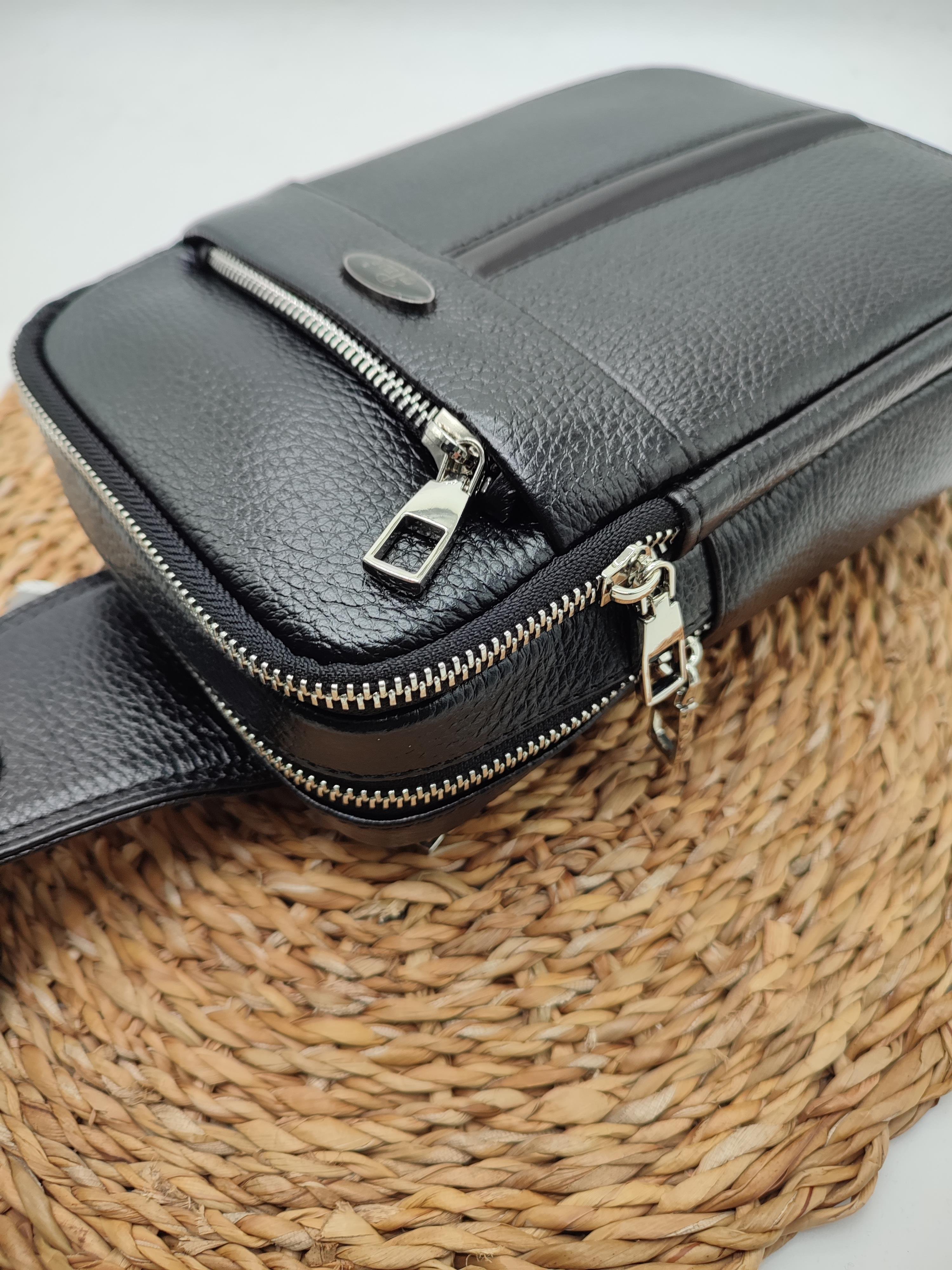 Siyah Renk Büyük Boy Deri Göğüs Çantası 