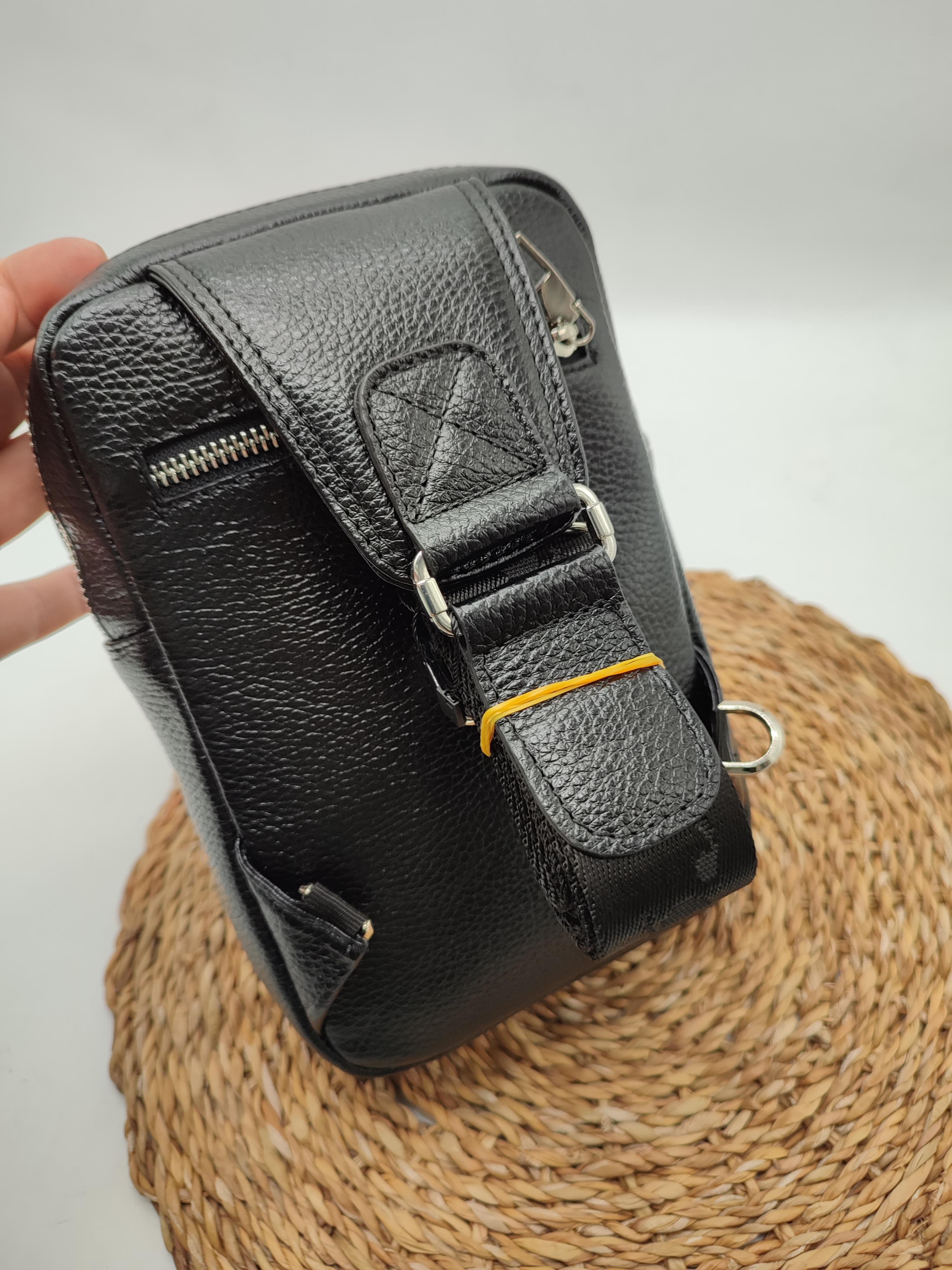 Siyah Renk Büyük Boy Deri Göğüs Çantası 