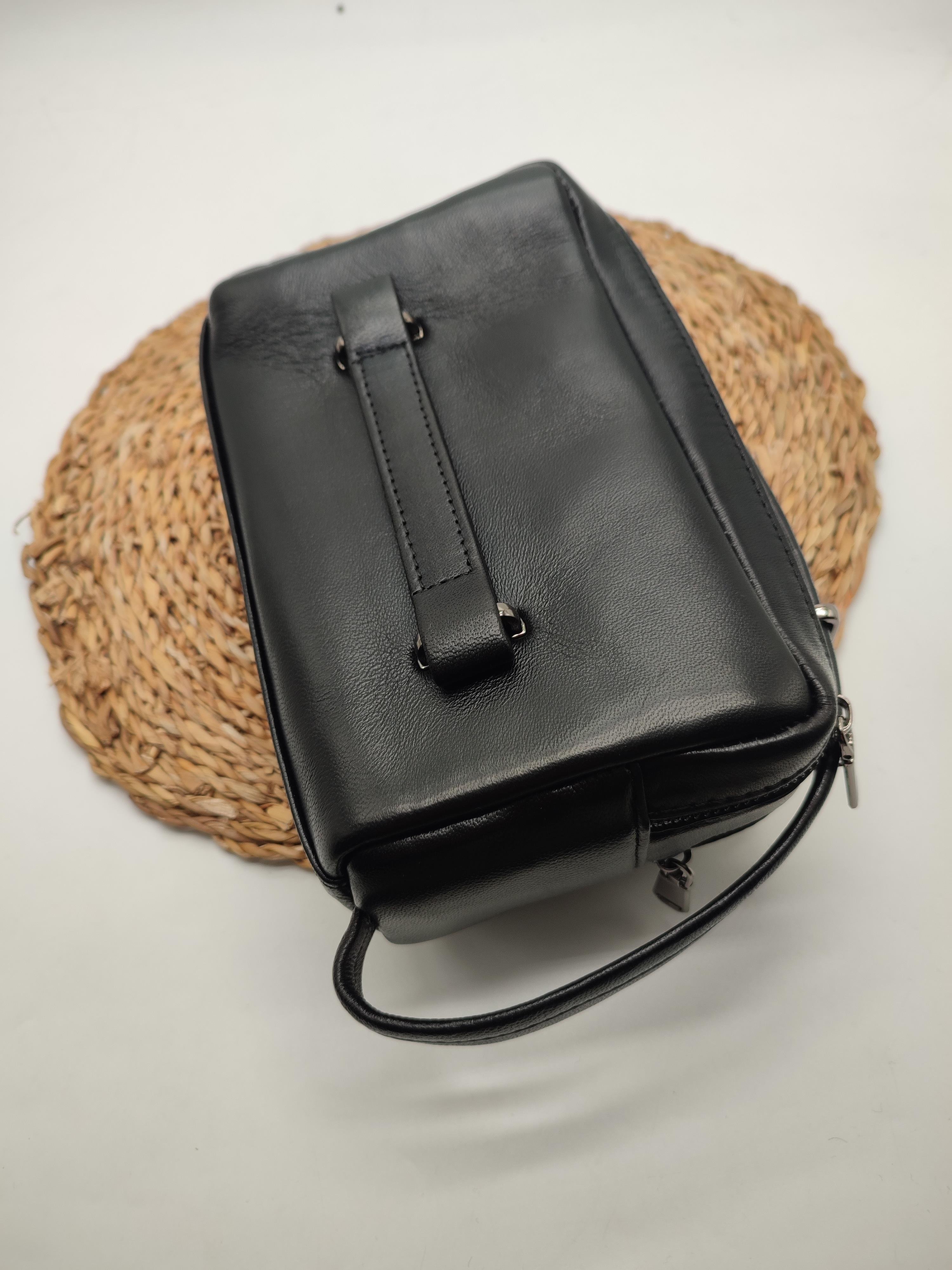 Siyah Renk Deri El Tutma Çantası 