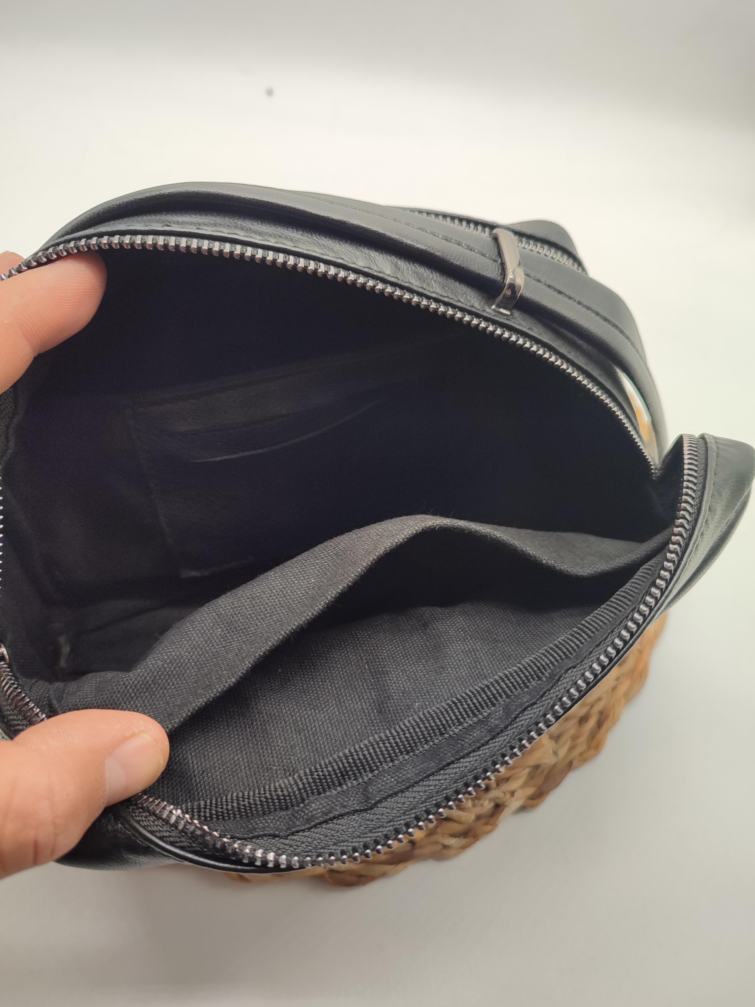 Siyah Renk Deri El Tutma Çantası 