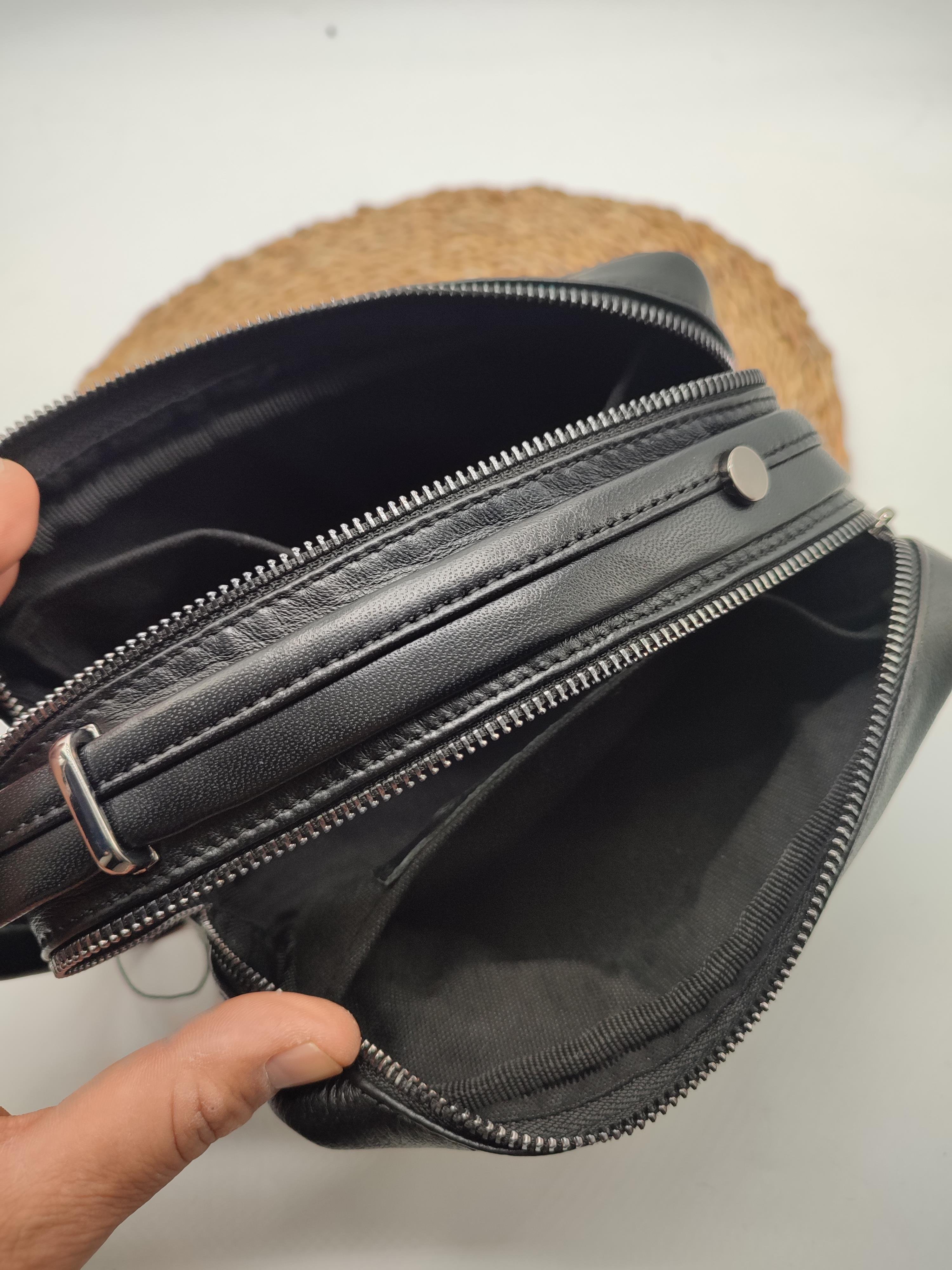 Siyah Renk Deri El Tutma Çantası 