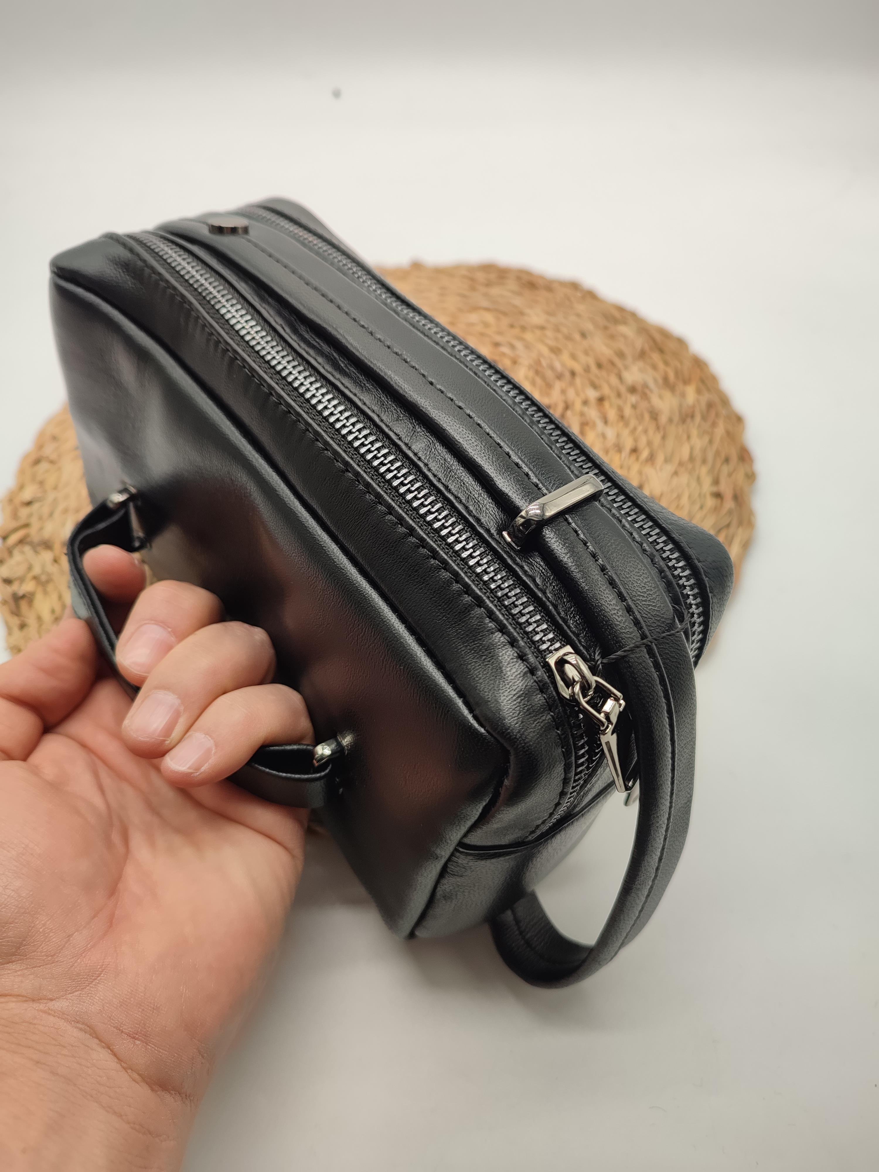 Siyah Renk Deri El Tutma Çantası 