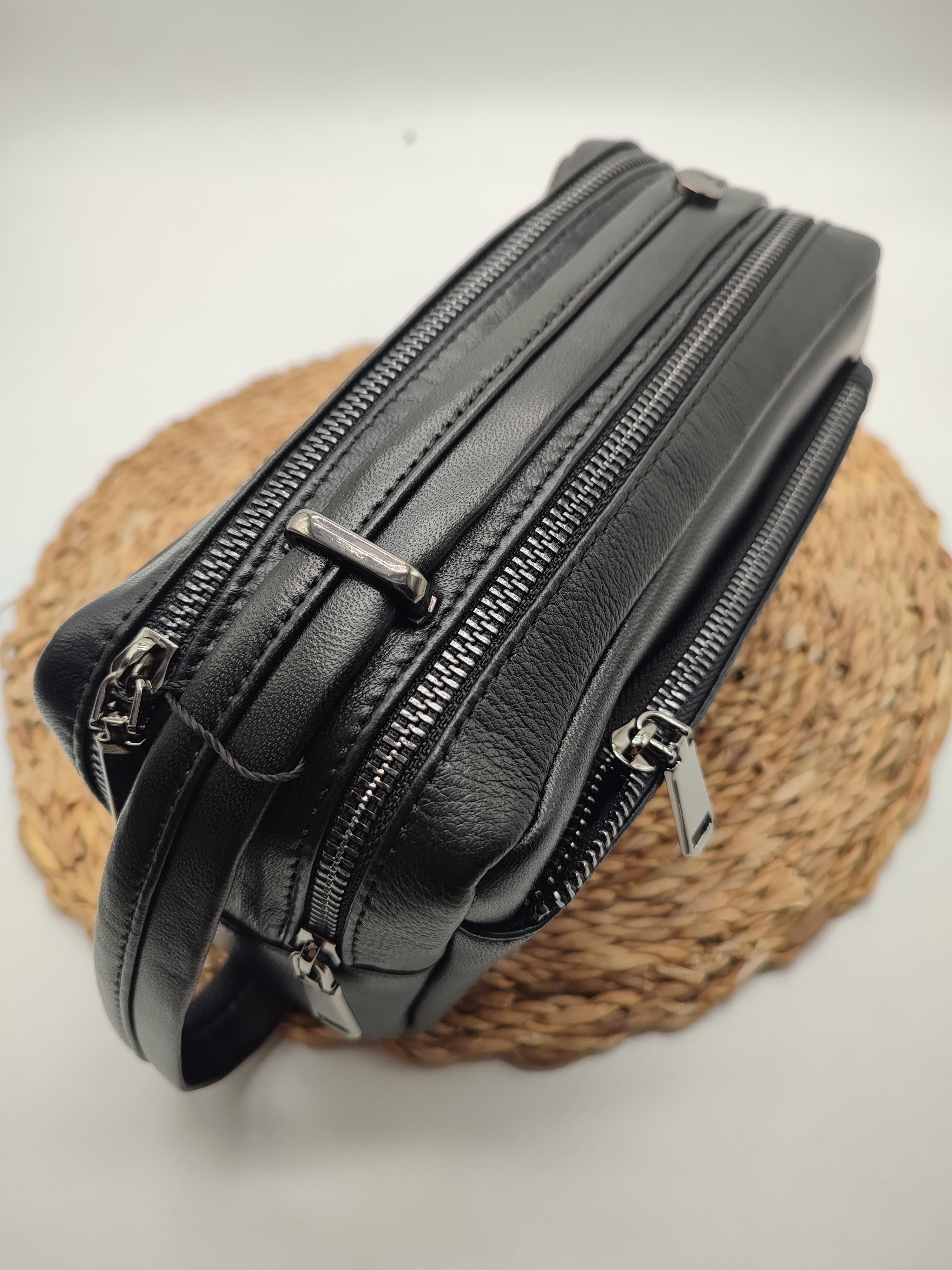 Siyah Renk Deri El Tutma Çantası 