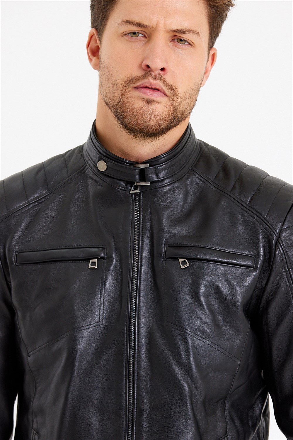 Siyah Renk Kol ve Omuz İşlemeli Spor Model Erkek Mont