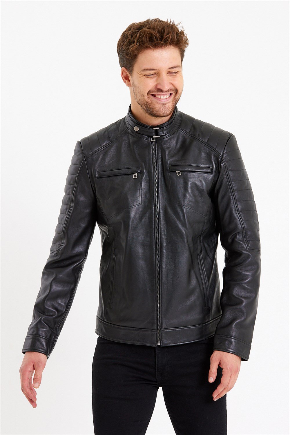 Siyah Renk Kol ve Omuz İşlemeli Spor Model Erkek Mont