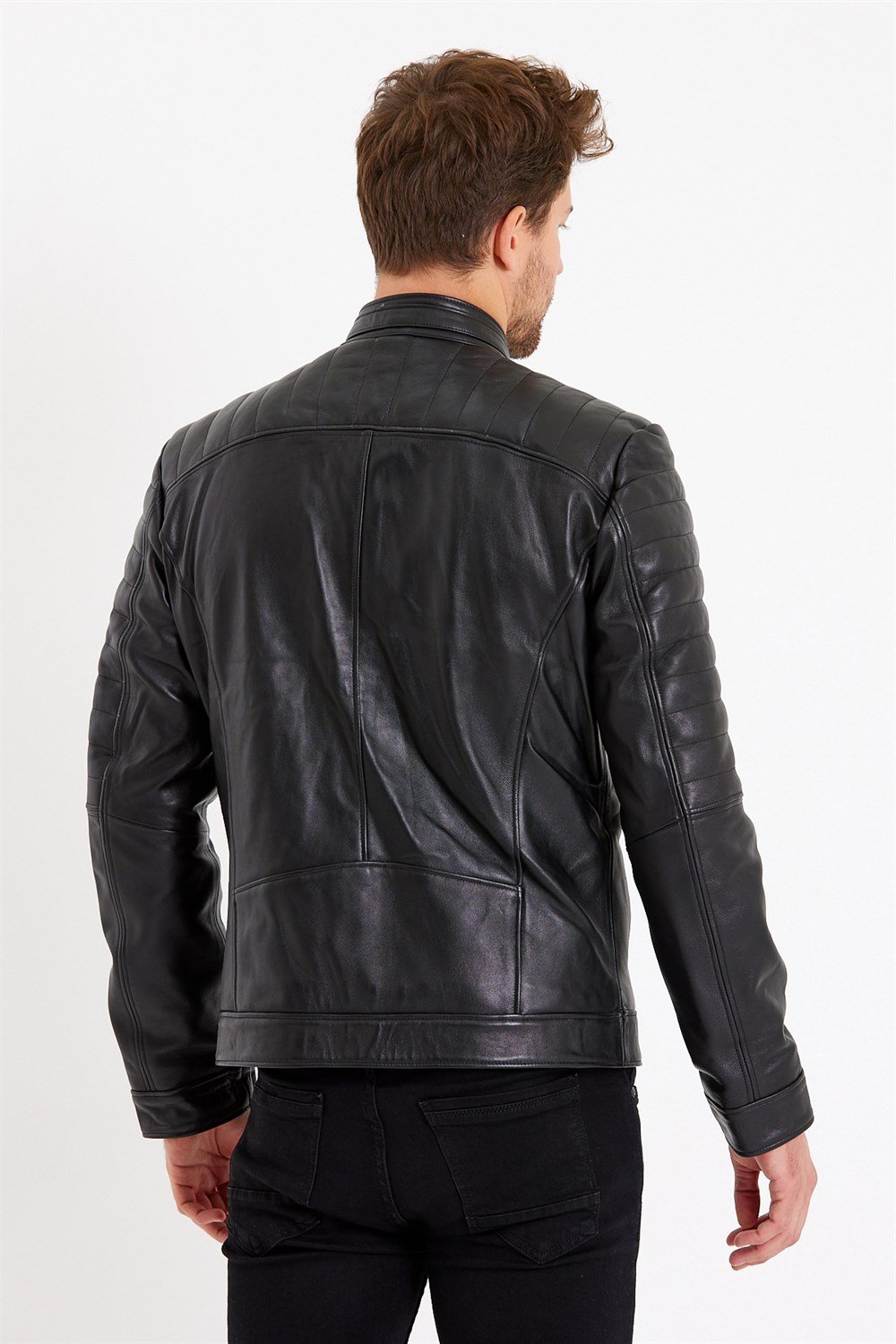 Siyah Renk Kol ve Omuz İşlemeli Spor Model Erkek Mont