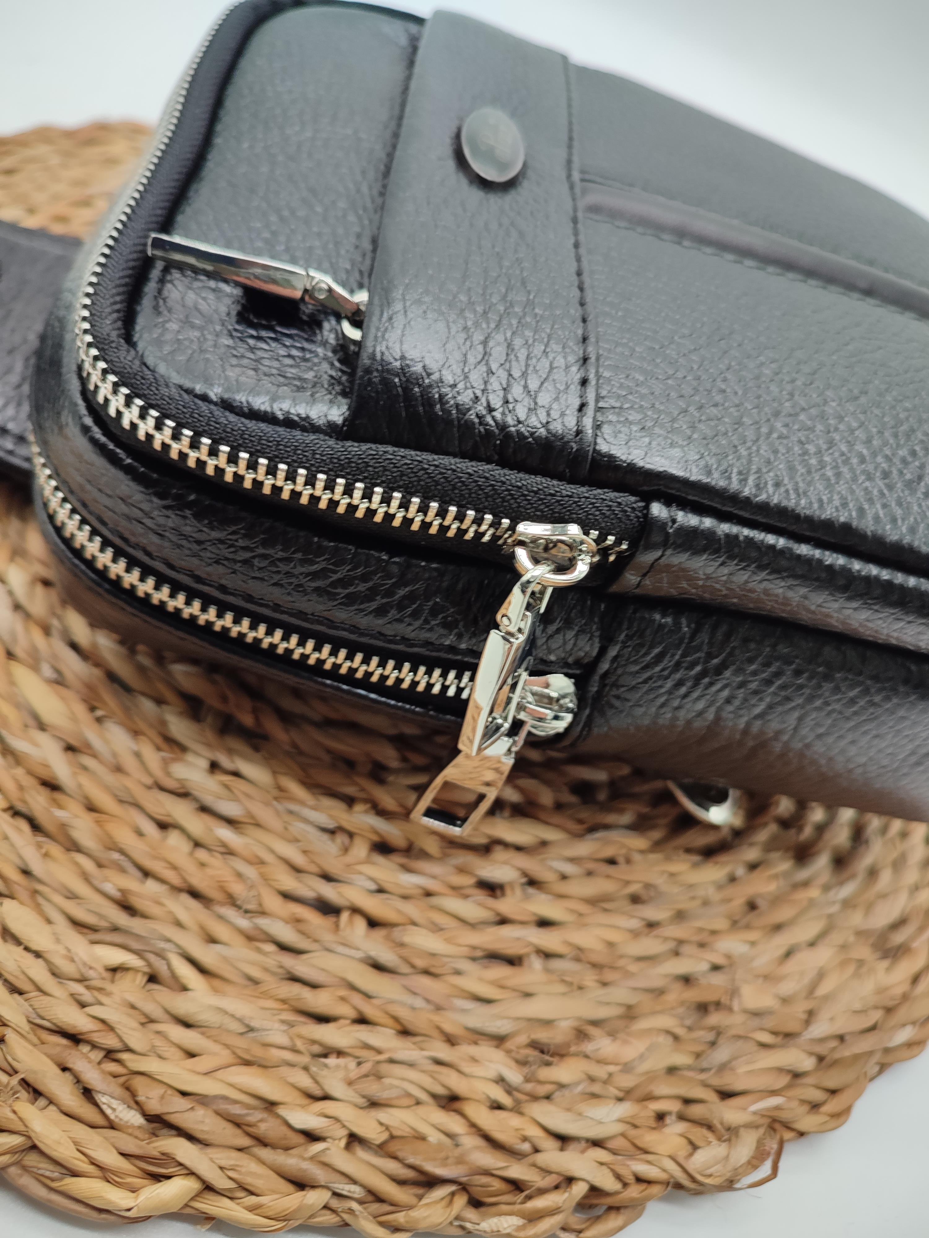 Siyah Renk Küçük Boy Deri Göğüs Çantası