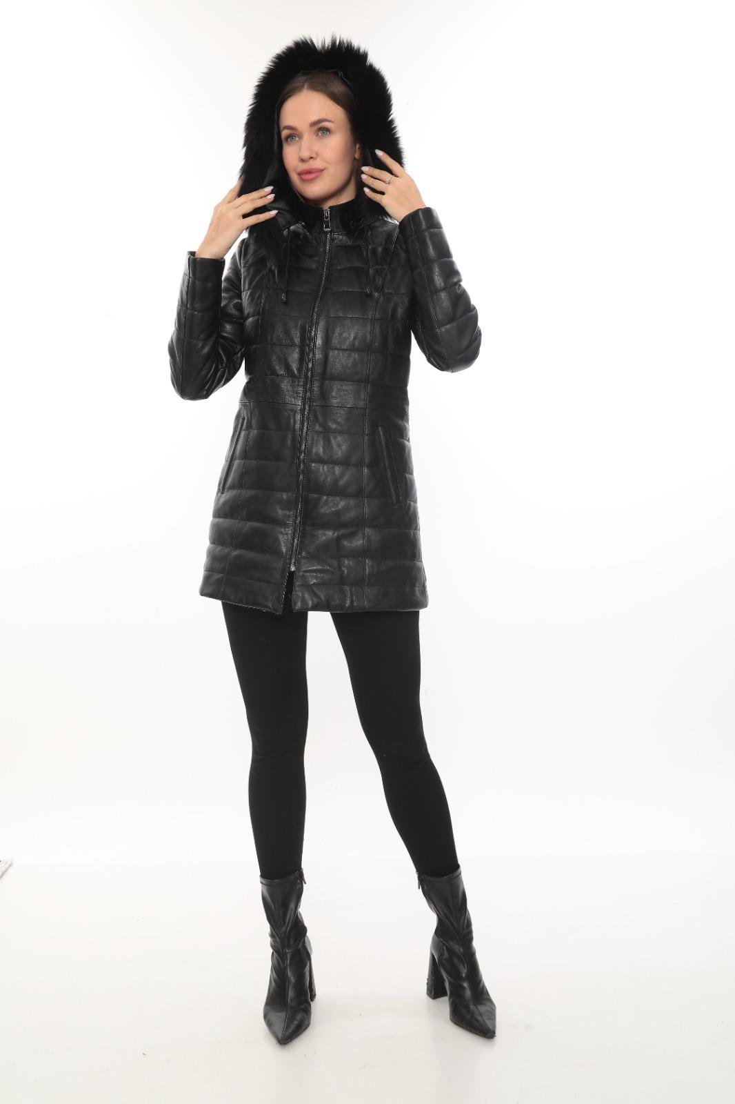 Tüylü Kapişonlu Uzun Model Şişme Kadın Mont 