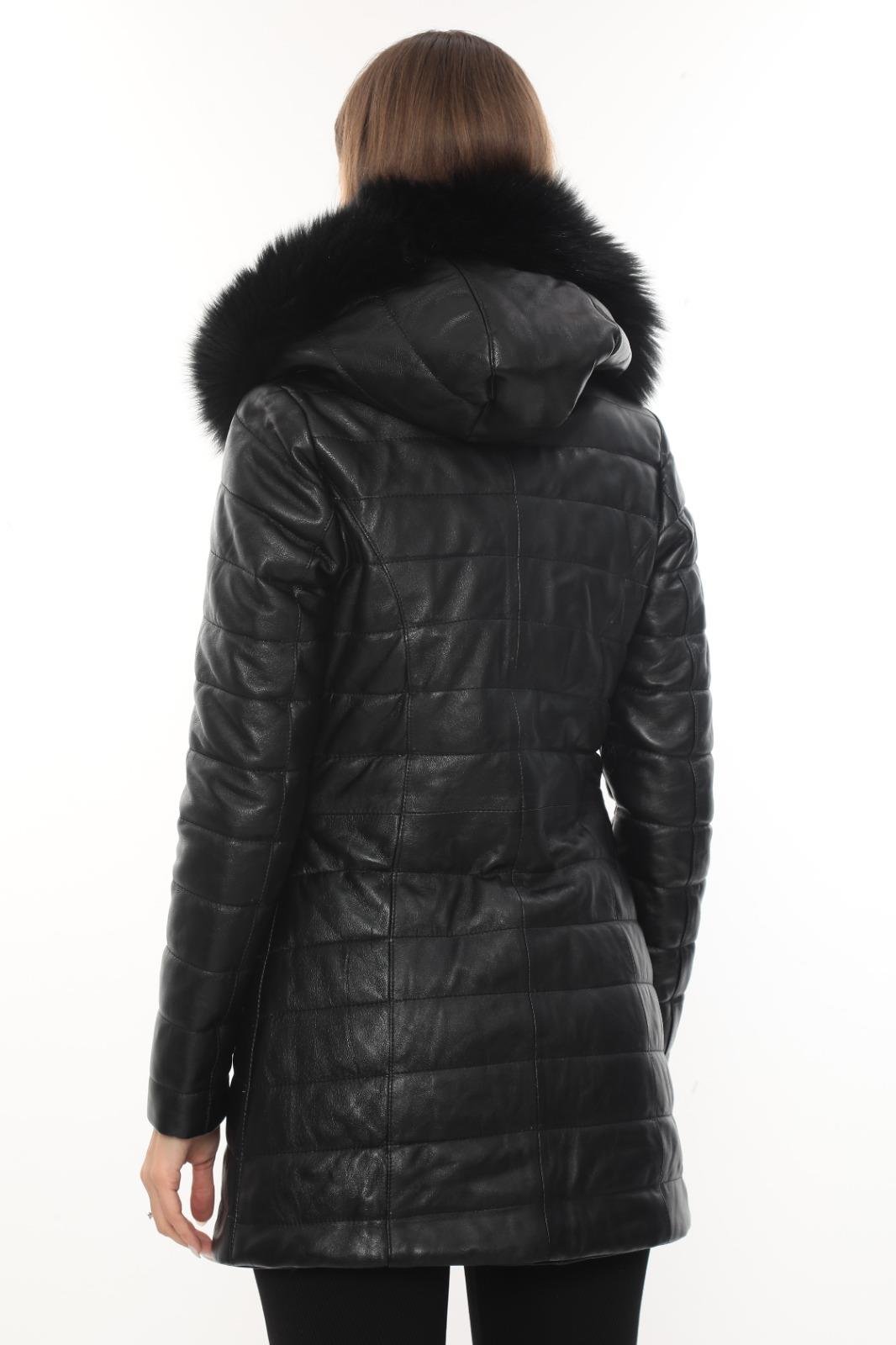 Tüylü Kapişonlu Uzun Model Şişme Kadın Mont 