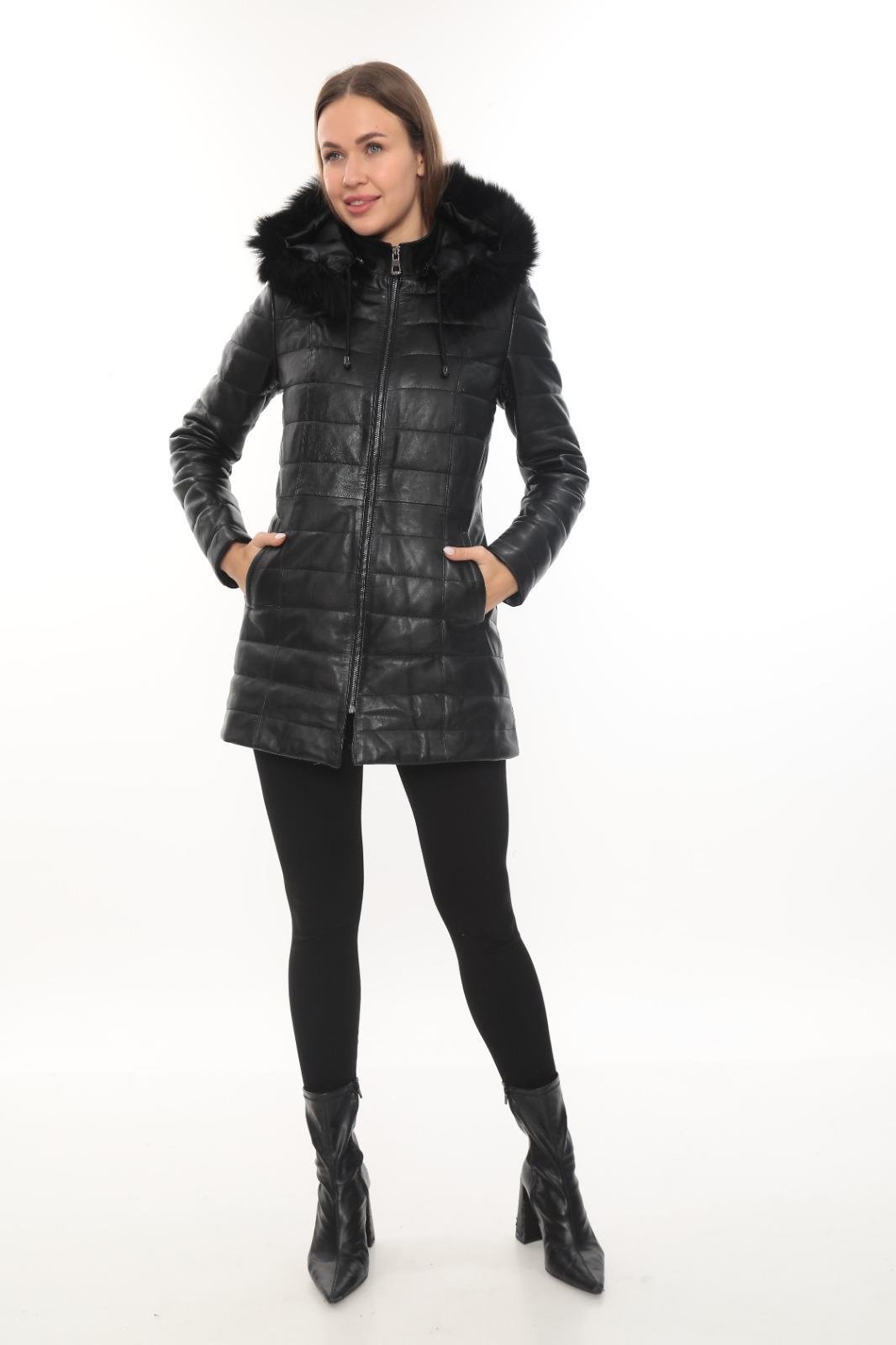 Tüylü Kapişonlu Uzun Model Şişme Kadın Mont 