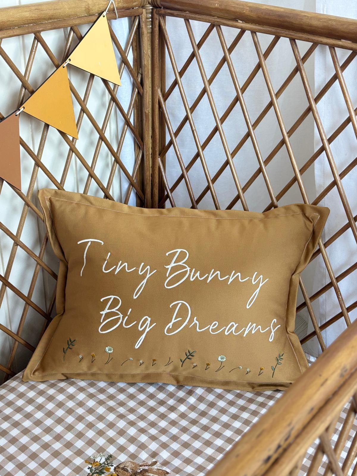 DEKORATİF YASTIK TINY BUNNY SLOGAN 
