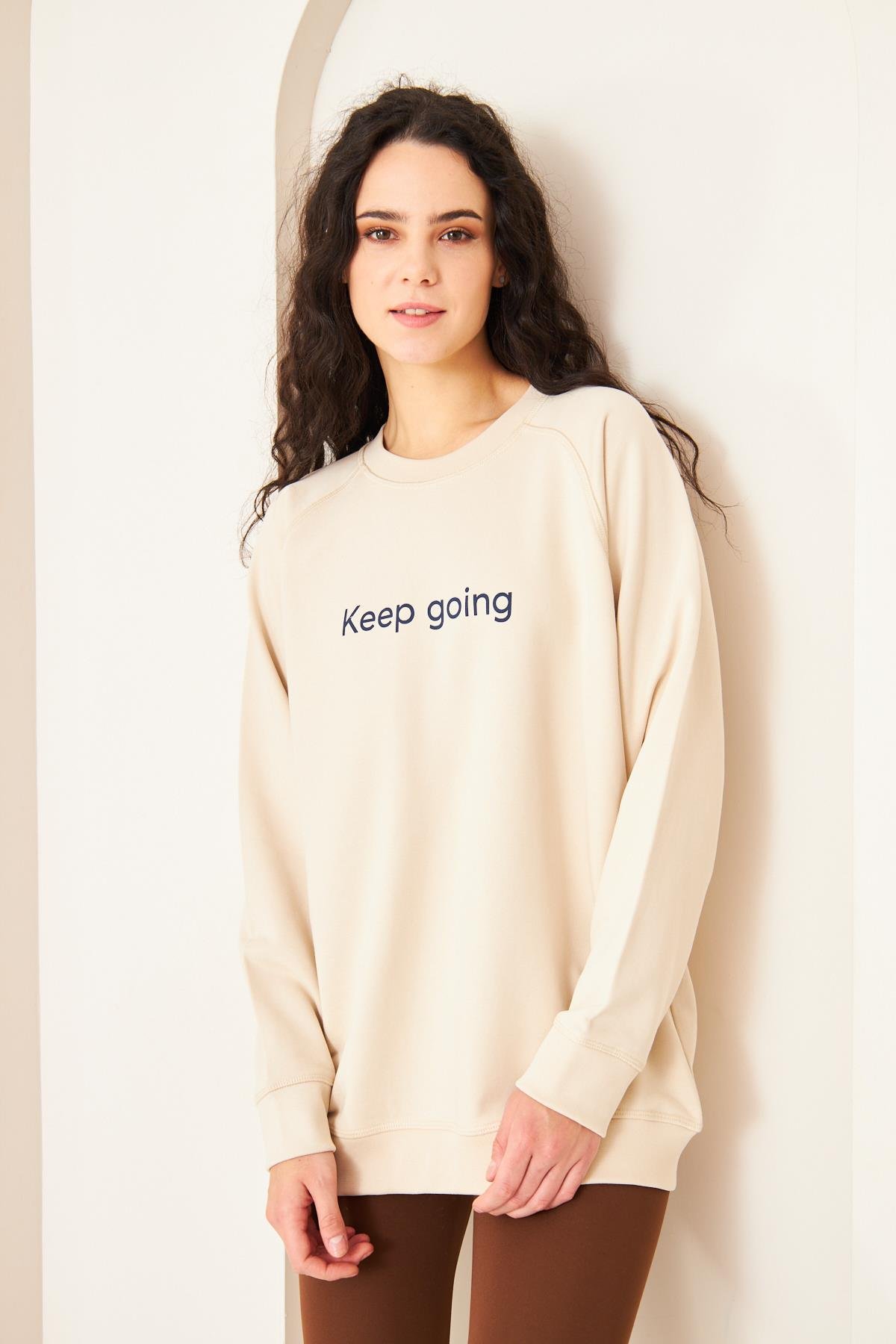 Camenta Bej Keep Going Baskılı Oversize Kadın Sweatshirt