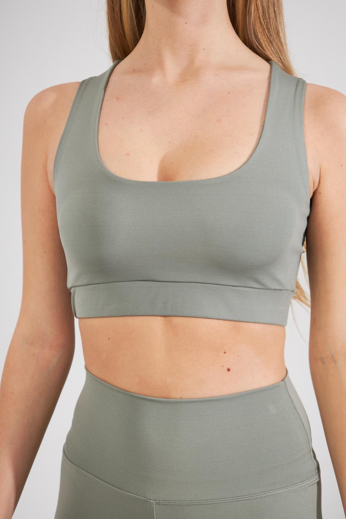 Camenta Haki Yumuşak Tuşeli Yüksek Bel Diz Üstü Kadın Spor Tayt