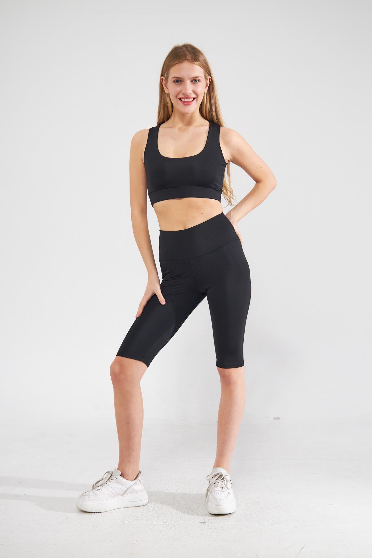 Camenta Siyah Yumuşak Tuşeli Yüksek Bel Diz Üstü Kadın Spor Tayt