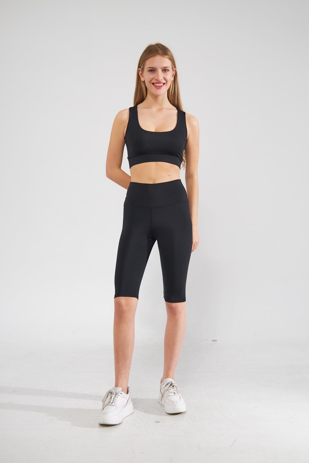 Camenta Siyah Yumuşak Tuşeli Yüksek Bel Diz Üstü Kadın Spor Tayt