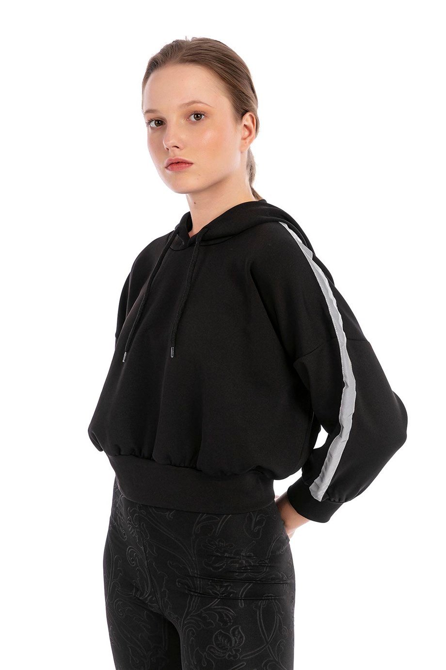 DALGIÇ KUMAŞ REFLEKTÖR DETAYLI KAPŞONLU SWEATSHIRT