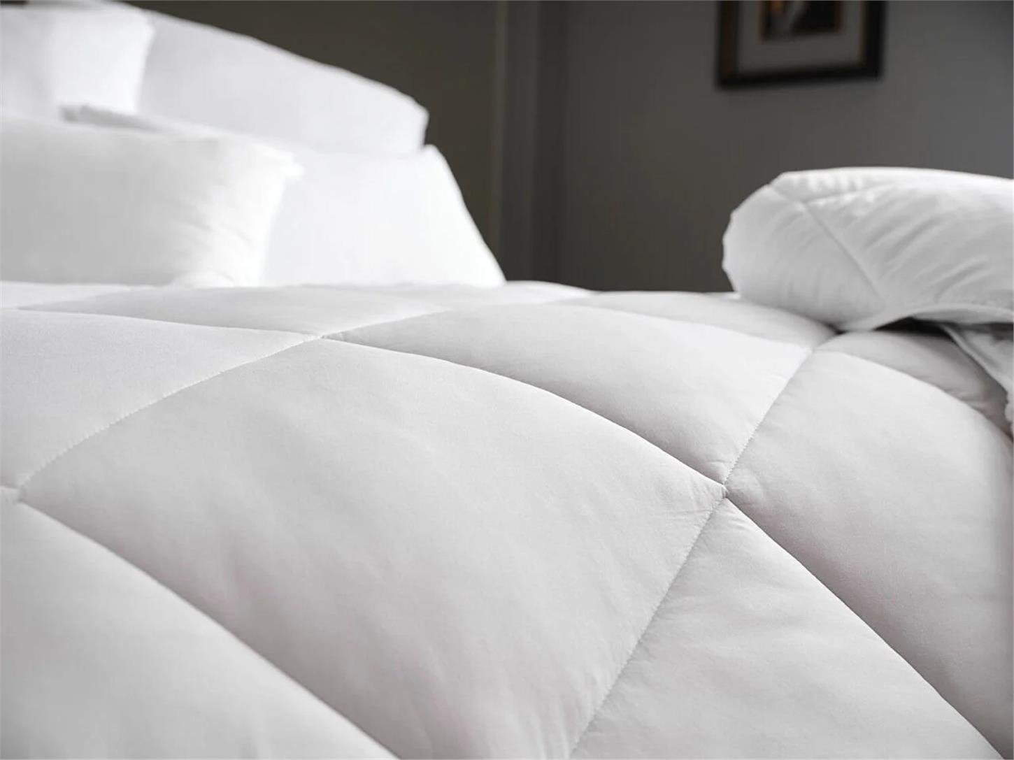 2Q9YRGWHTE0020Doqu Home Whiteline Microfiber Çift Kişilik Yorgan