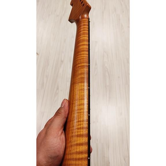 Roasted A Grade Flame Maple 22 Perde Secret Tang Strat Sap Rosewood Tuşe Satin Nitro