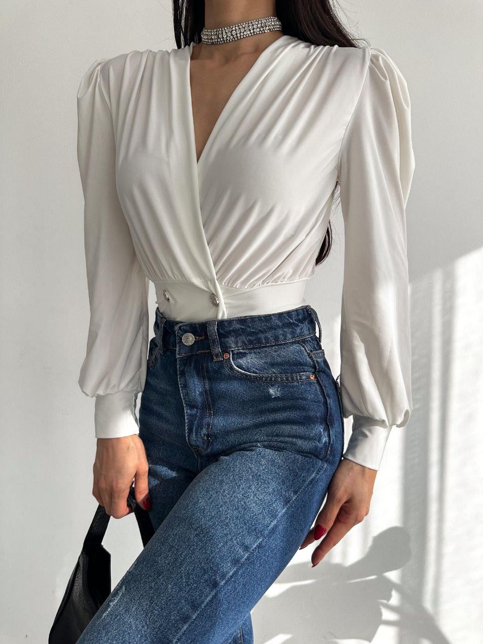 Kadın Beyaz Kruvaze Yaka Düğmeli Bluz - Zarafet Ve Şıklık