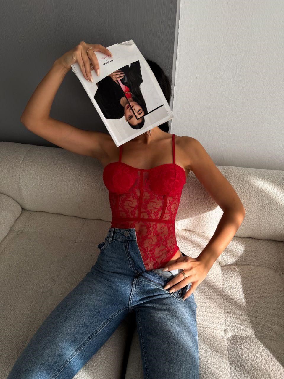 Kadın Dantelli Ayarlanabilir Askılı Bodysuit – Zarif ve Etkileyici Stil