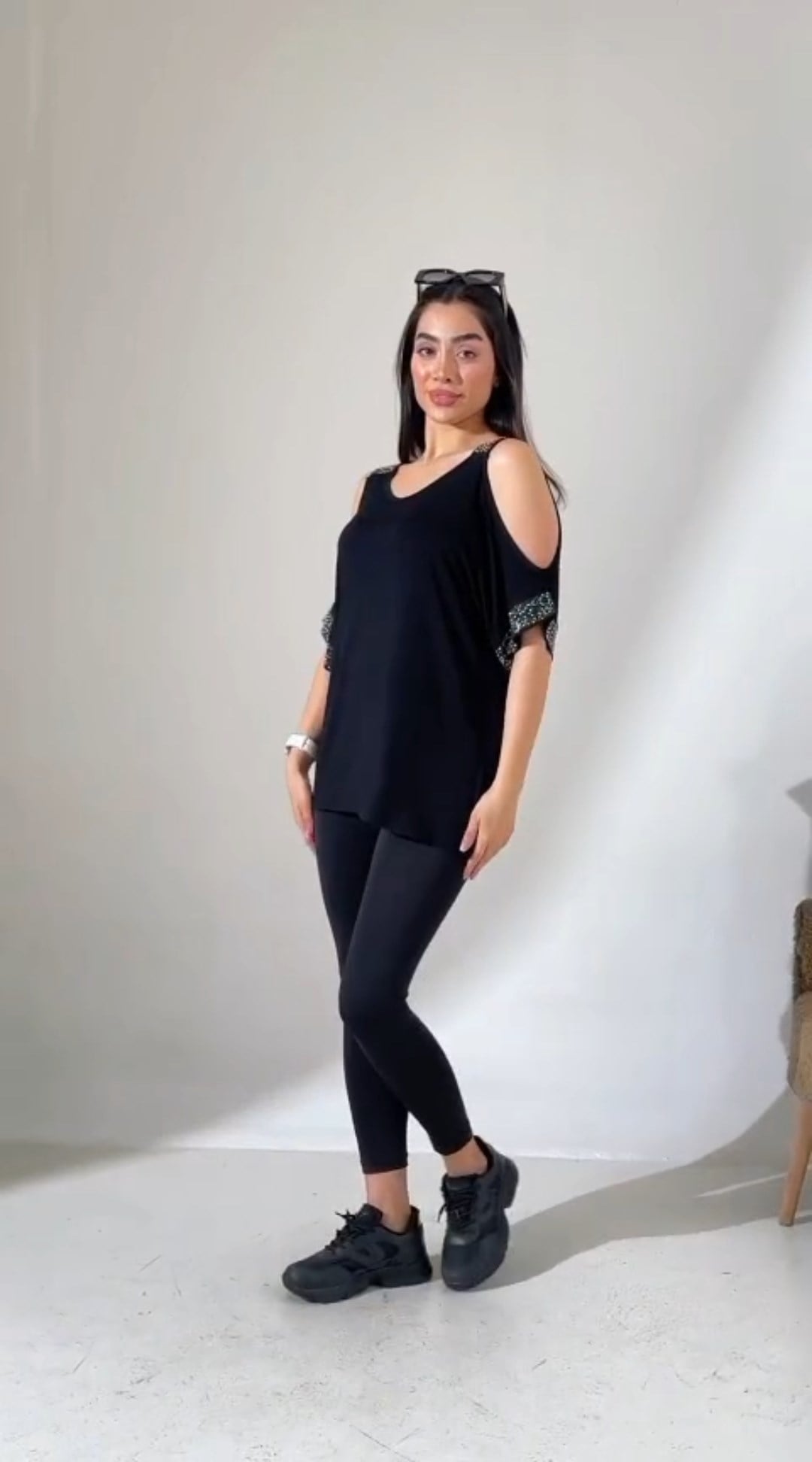 Kadın Omuz Dekolteli Taş Detaylı Oversize Viskon Bluz