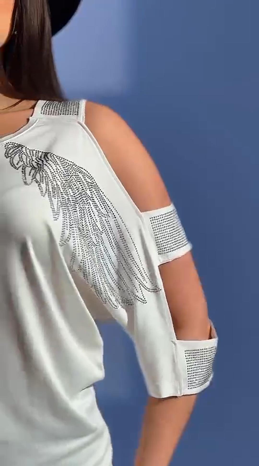 Kanat İşlemeli Köprülü Kol Detaylı Taşlı Bluz