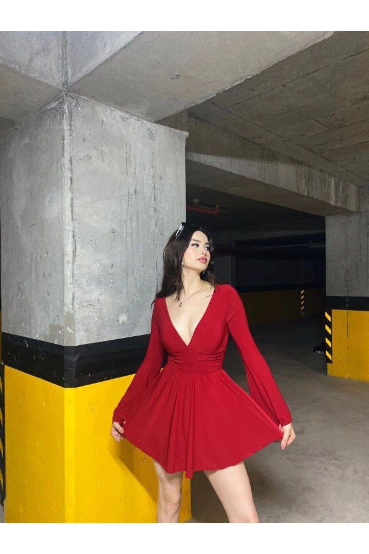 Sandy Kumaş Kendinden Şortlu Göğüs Dekolteli Mini Elbise