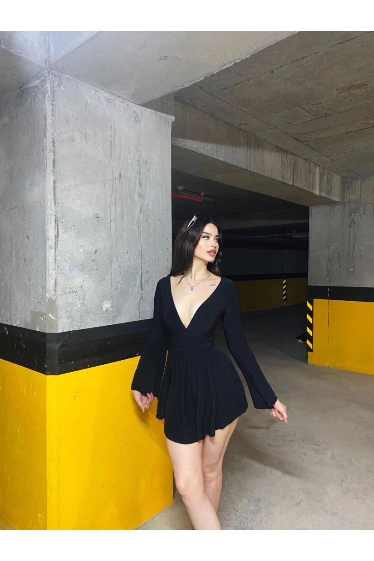 Sandy Kumaş Kendinden Şortlu Göğüs Dekolteli Mini Elbise