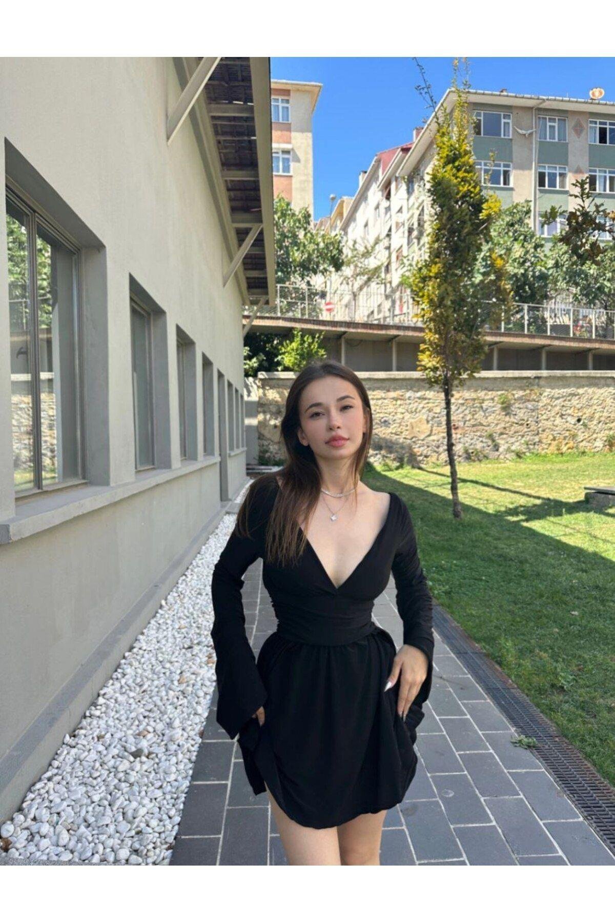 Sandy Kumaş Kendinden Şortlu Göğüs Dekolteli Mini Elbise