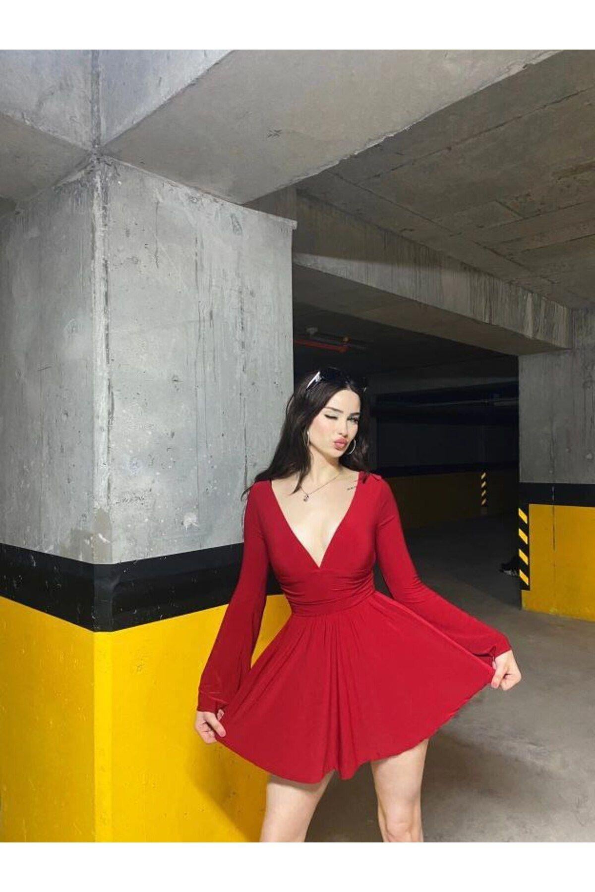 Sandy Kumaş Kendinden Şortlu Göğüs Dekolteli Mini Elbise