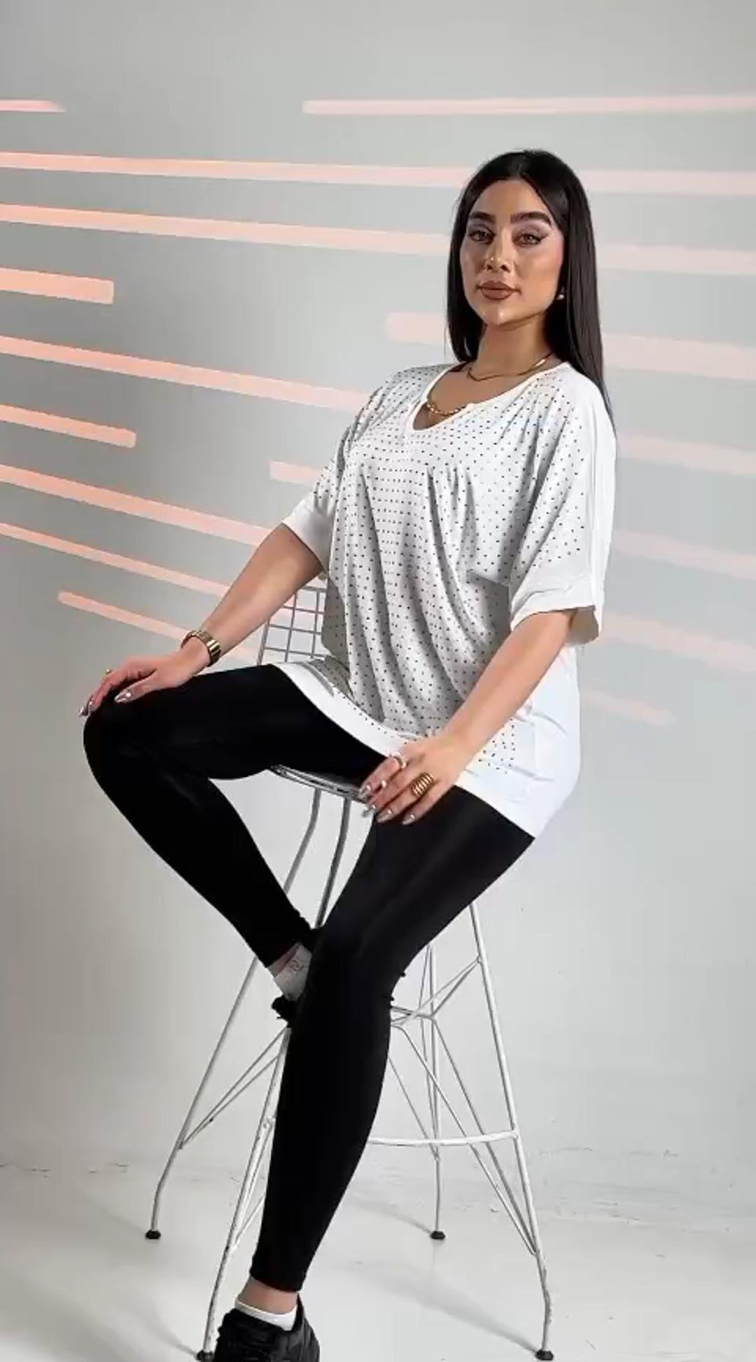 Zincir Detaylı Taşlı Viskon Bluz
