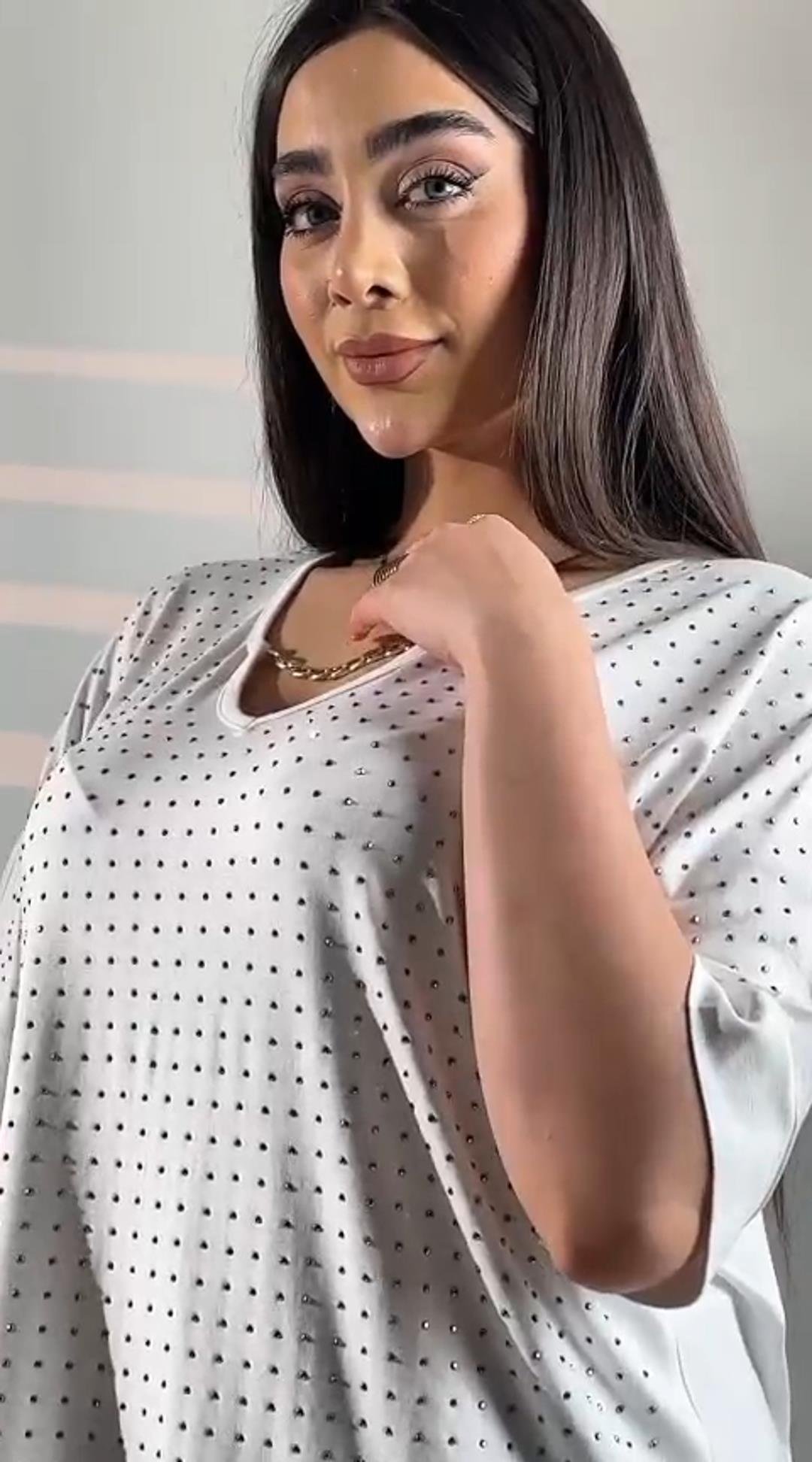 Zincir Detaylı Taşlı Viskon Bluz