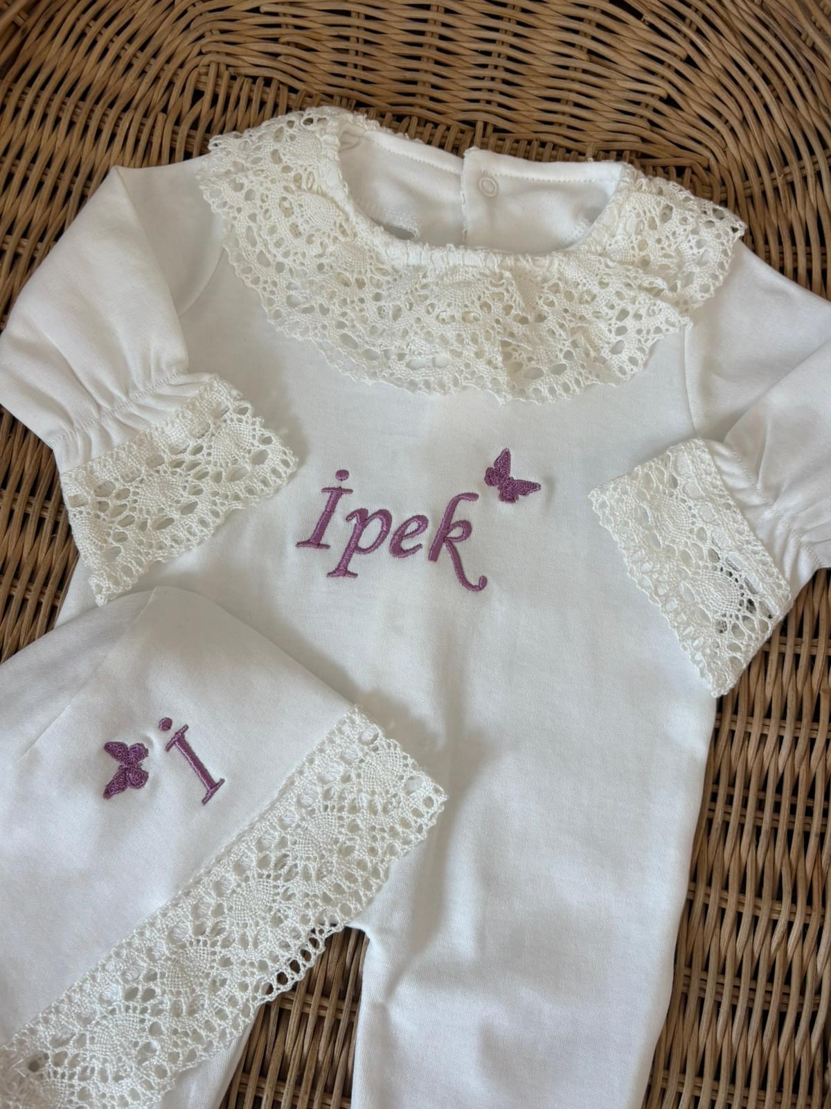 İsme Özel Dantel Detaylı Bebek Tulum Ve Şapka