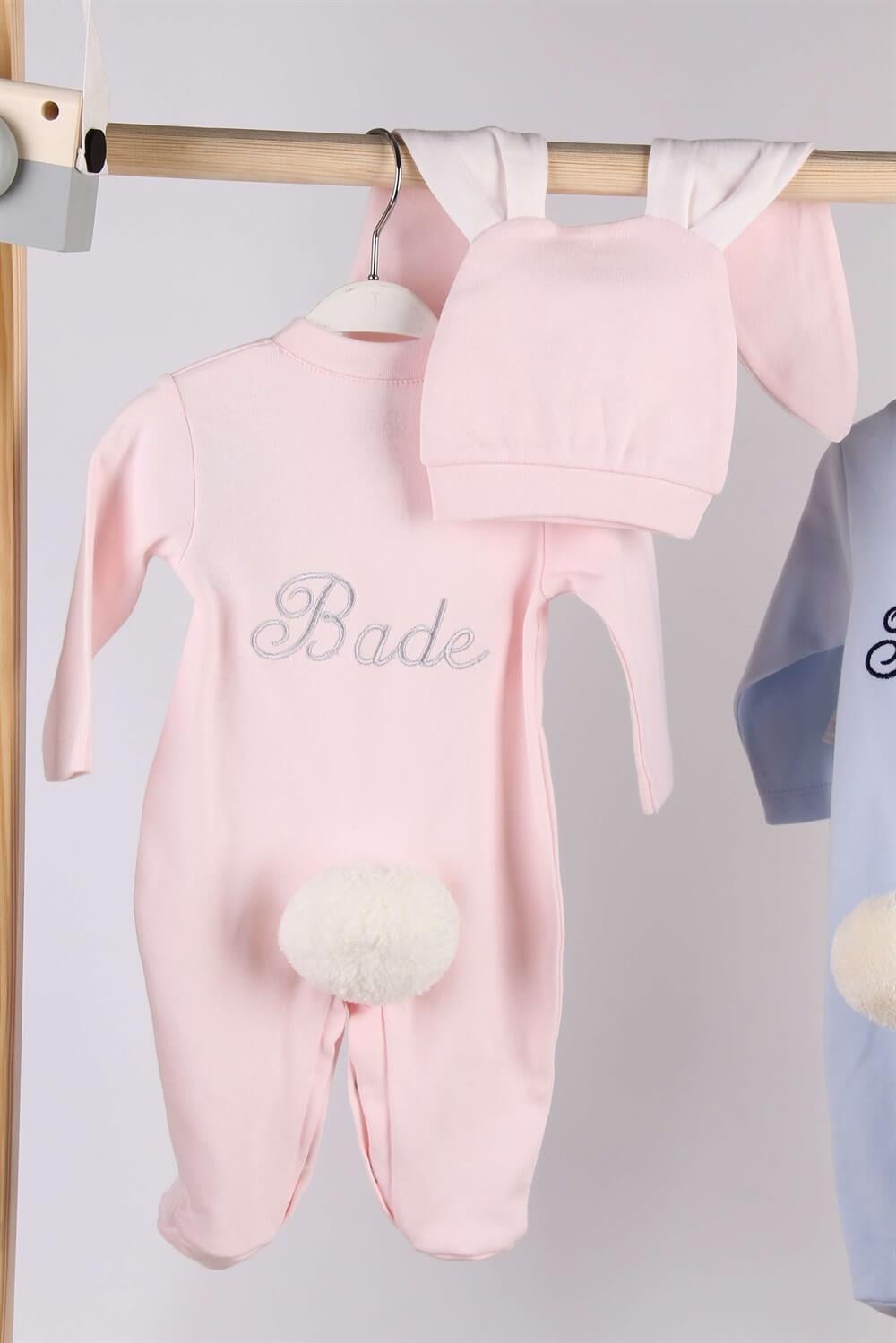 İsme Özel Tavşan Kulaklı Şapkalı Ponponlu Tavşan Kostüm Bebek Tulumu