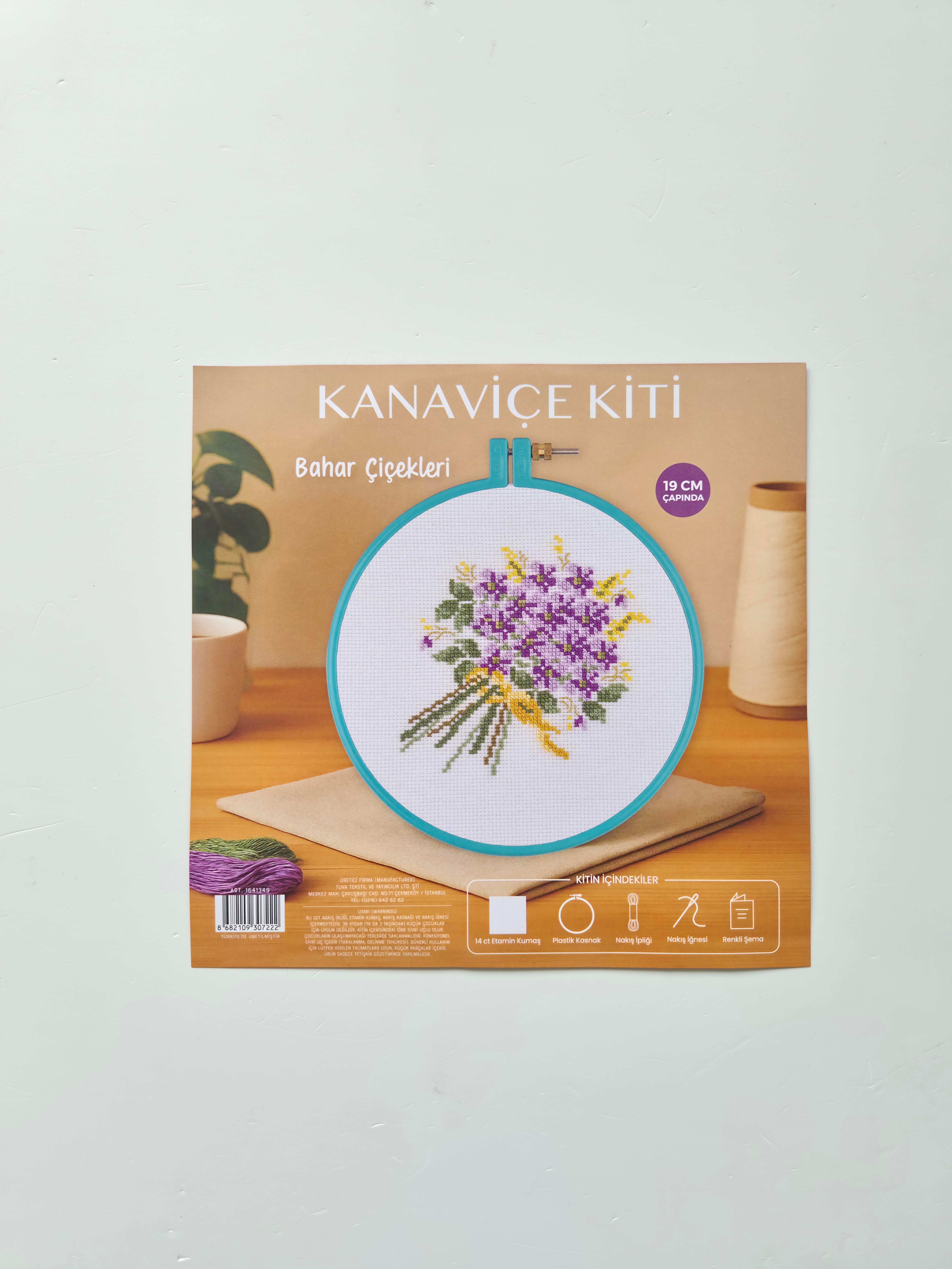 Kanaviçe kiti bahar çiçekleri
