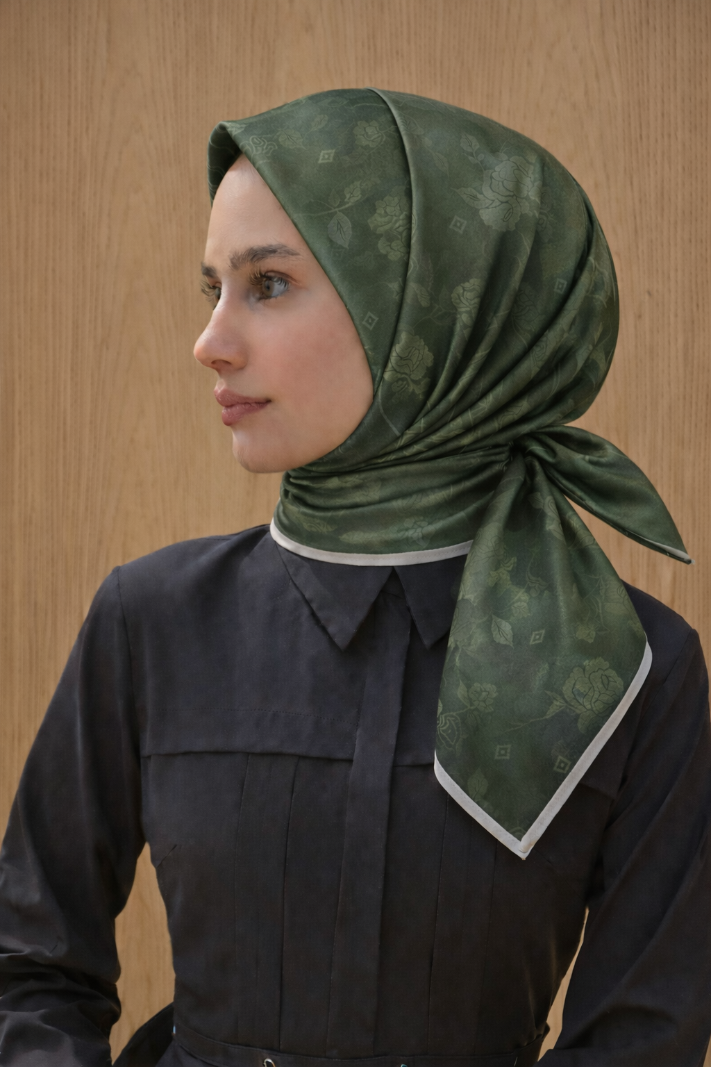 Aker Jakarlı Sura İpek Eşarp 7208403 - 355 Yeşil Simli Çiçek Desen