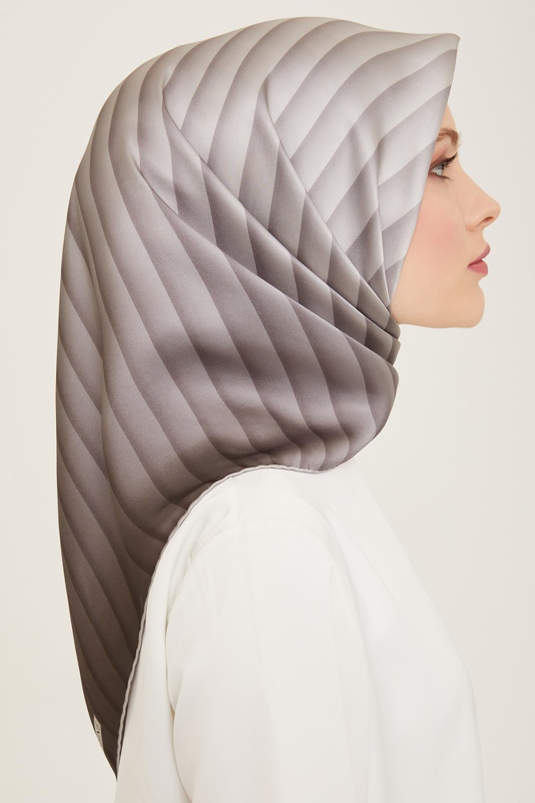 Armine Metalik Gri Çizgili Degrade Desen Tivil İpek Eşarp 9150-87