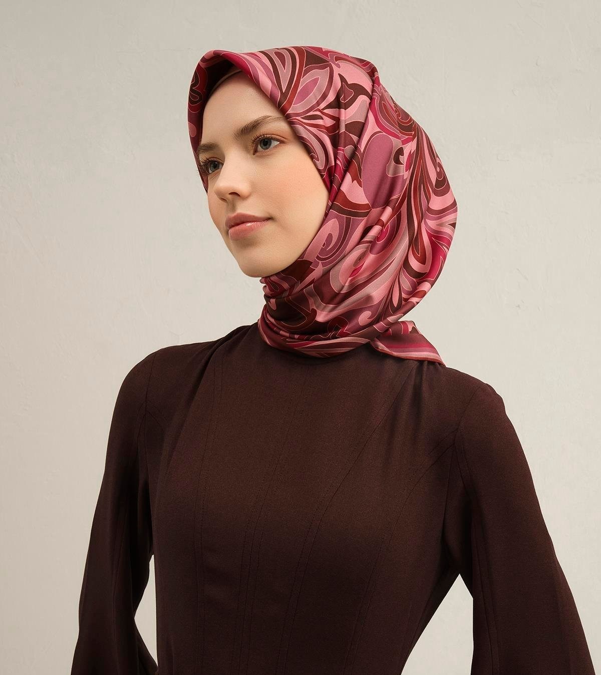 Armine Nostalji Sura Saf İpek Eşarp 9323 83 Fuşya Pembe Karışık Desen