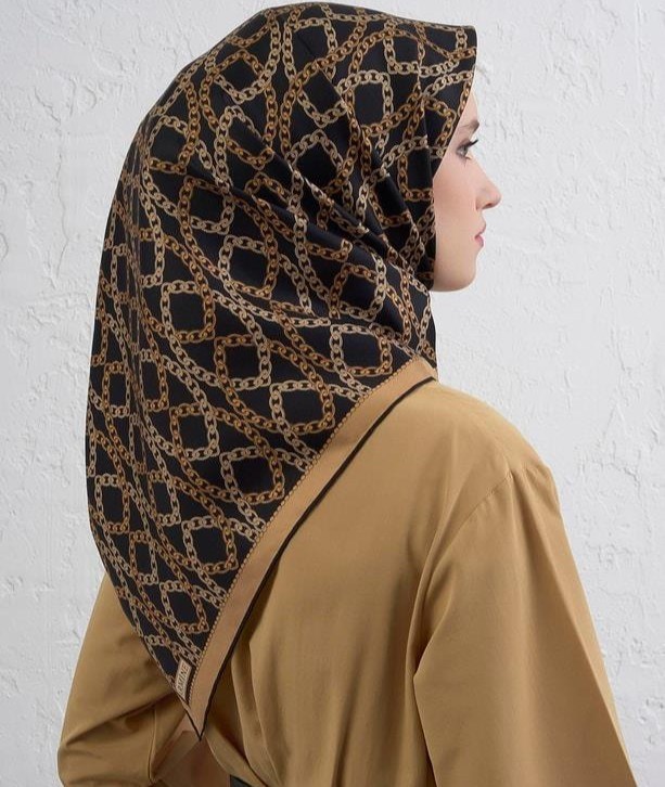 Armine Nostalji Sura Saf İpek Eşarp 9410 07 Siyah Camel Zincir Desen
