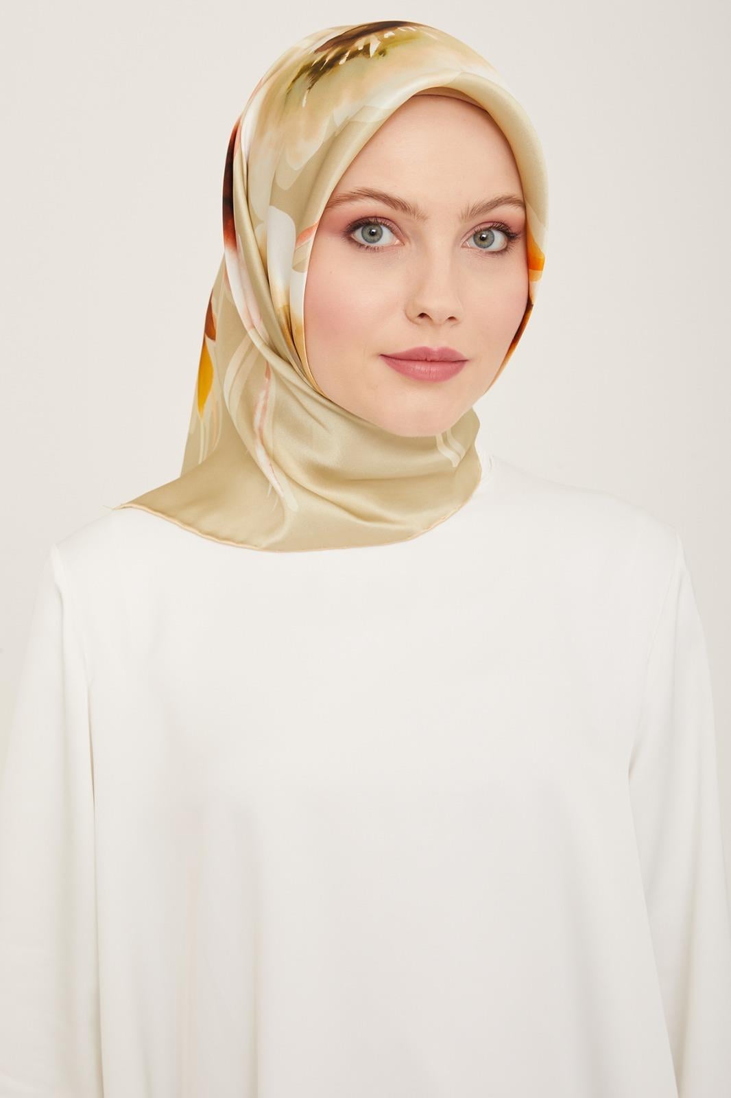 Armine Soft Yeşil Çiçek Desen Sura İpek Eşarp 9105-50