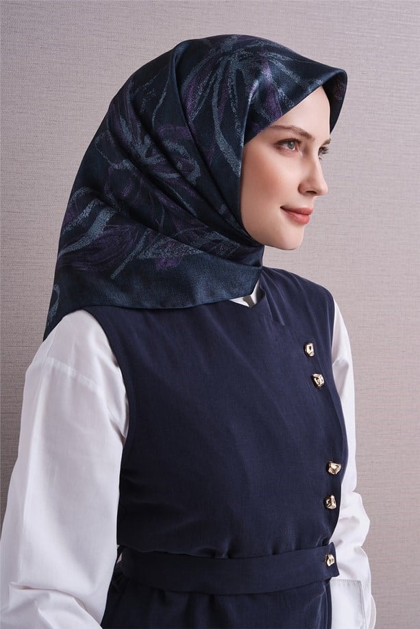 Armine Sura Saf İpek Eşarp 9600 31 Lacivert Çiçek Desen 