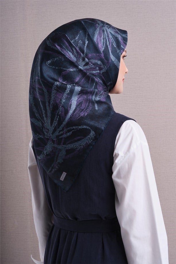 Armine Sura Saf İpek Eşarp 9600 31 Lacivert Çiçek Desen 