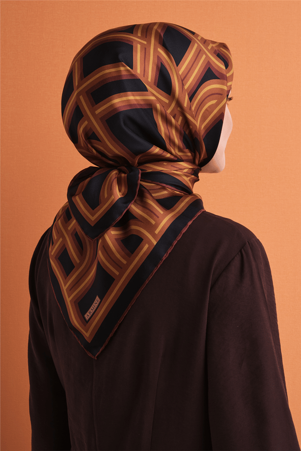 Armine Sura Saf İpek Eşarp 9614 02 Siyah Taba Geometrik Desen 