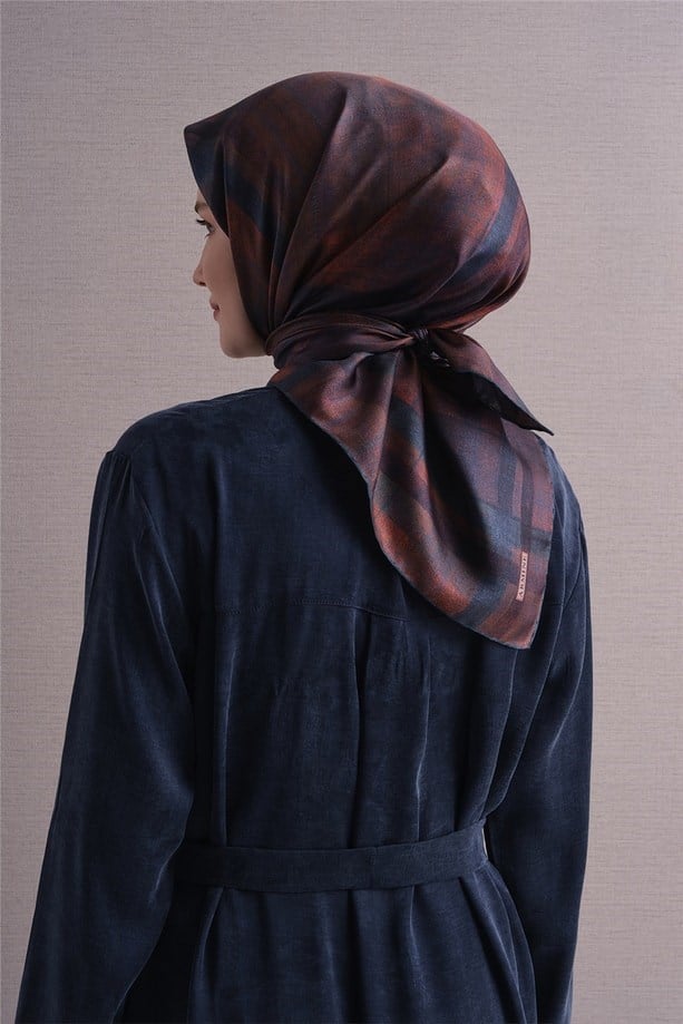 Armine Sura Saf İpek Eşarp 9618 80 Lacivert Bordo Batik Desen 