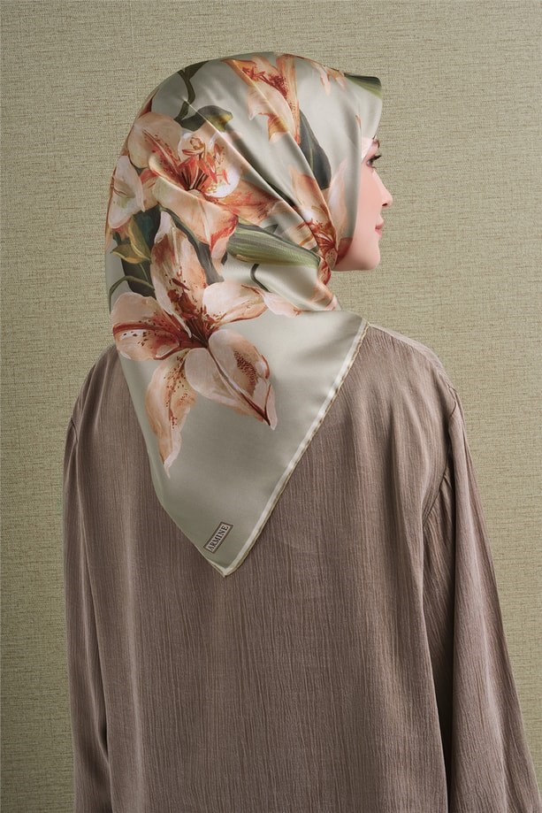 Armine Sura Saf İpek Eşarp 9620 34 Soft Yeşil Çiçek  Desen 