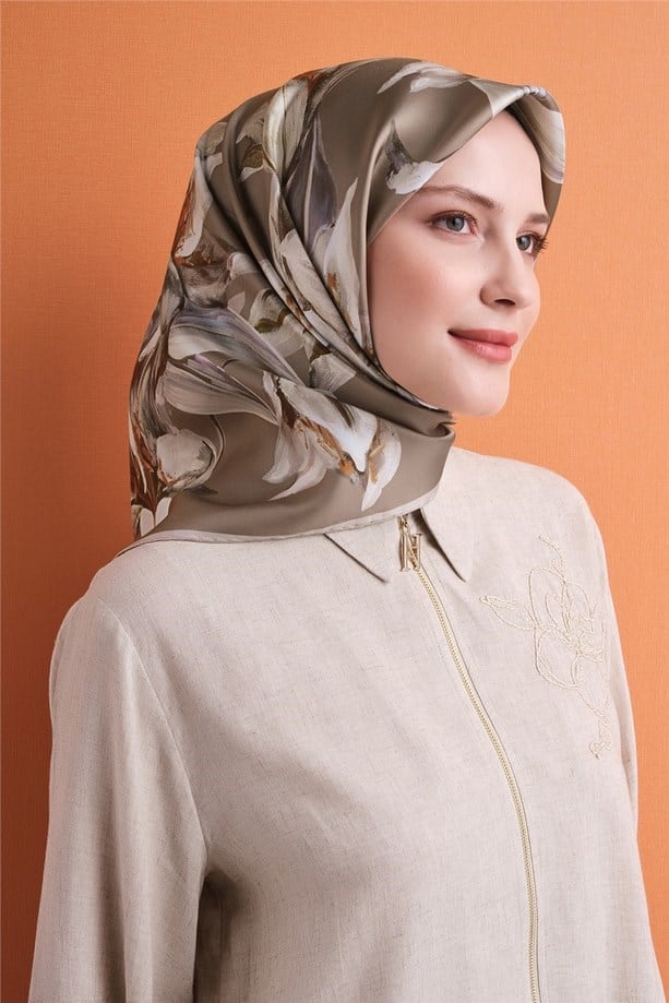 Armine Sura Saf İpek Eşarp 9620 04 Lacivert  Çiçek  Desen 