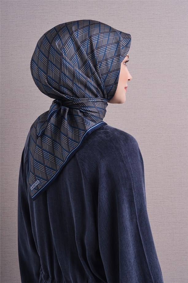 Armine Sura Saf İpek Eşarp 9626 55 Lacivert Kazayağı Desen 