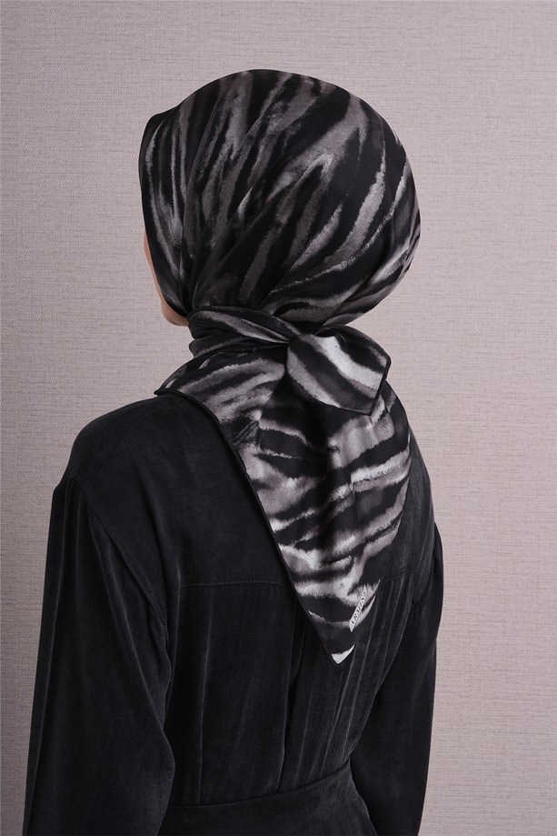 Armine Sura Saf İpek Eşarp 9629 80 Siyah - Gri Zebra Desen 