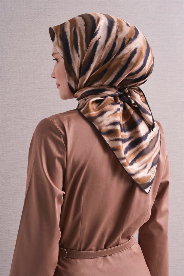 Armine Sura Saf İpek Eşarp 9629 81 Bej- Kahverengi  Zebra Desen 